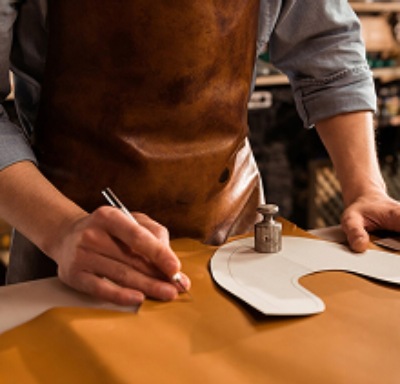 Maestri nella lavorazione della pelletteria